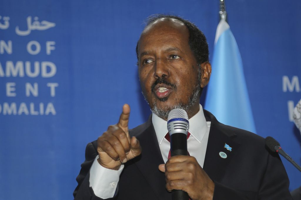 Presiden terpilih Somalia Hassan Sheikh Mohamud berbicara saat inaugurasi pelantikannya,Kamis (9/10/2022). 
