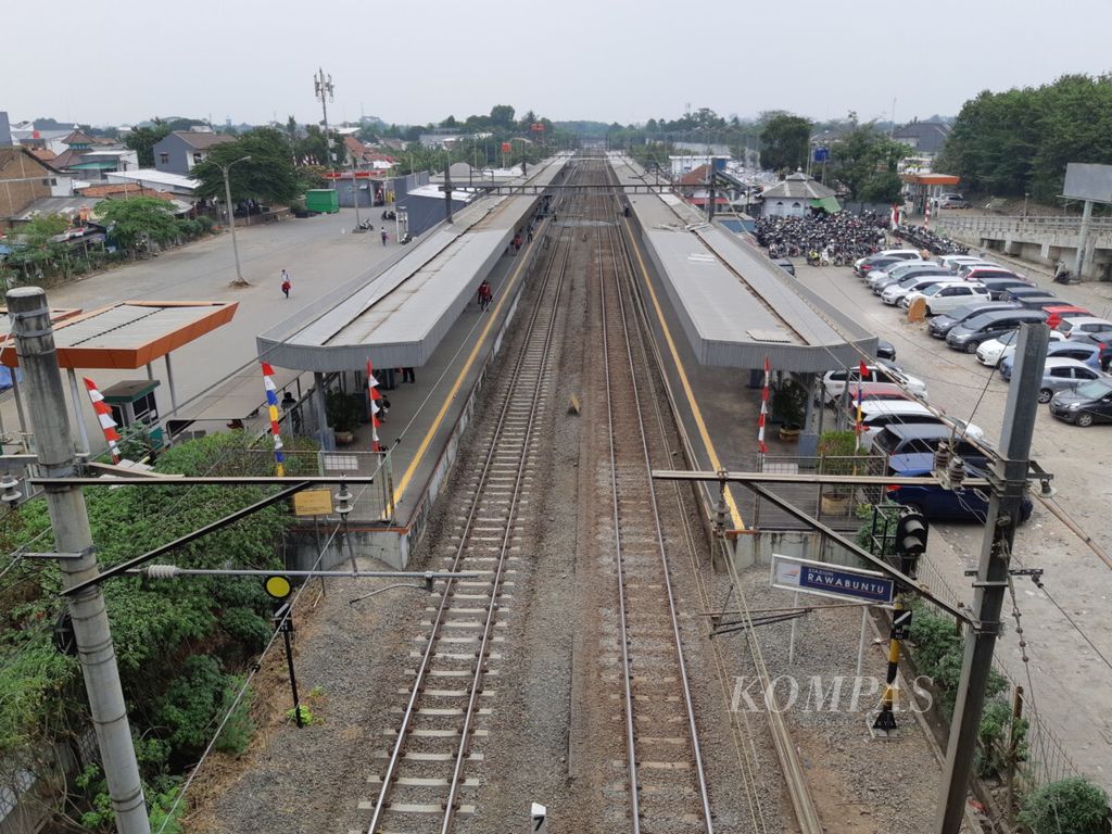 Suasana Stasiun Rawabuntu di Serpong, Kota Tangerang Selatan, Jumat (31/8). Di stasiun ini akan dibangun TOD (transport oriented development) bersama dengan Stasiun Jurangmangu di Sawah Baru, Ciputat.