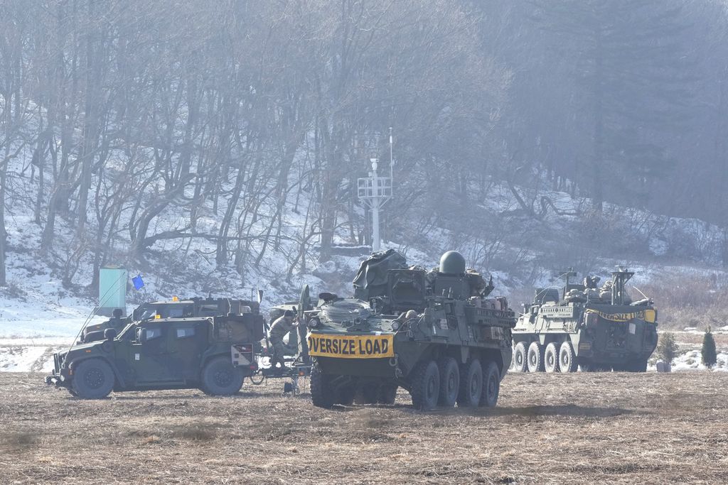 Kendaraan-kendaraan lapis baja AS diparkir di Paju, Korea Selatan, dekat perbatasan dengan Korea Utara, 11 Januari 2023. 