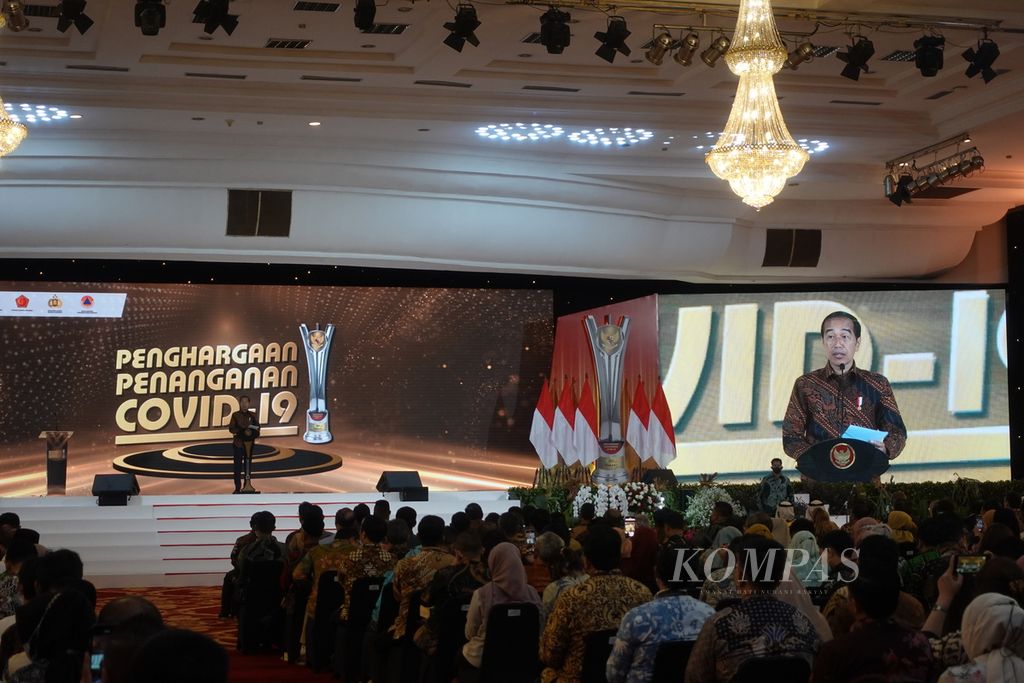 Presiden Joko Widodo saat memberikan sambutan pada acara penghargaan penanganan Covid-19 yang digelar di Gedung Dhanapala Kementerian Keuangan, Jakarta, Senin (20/3/2023).