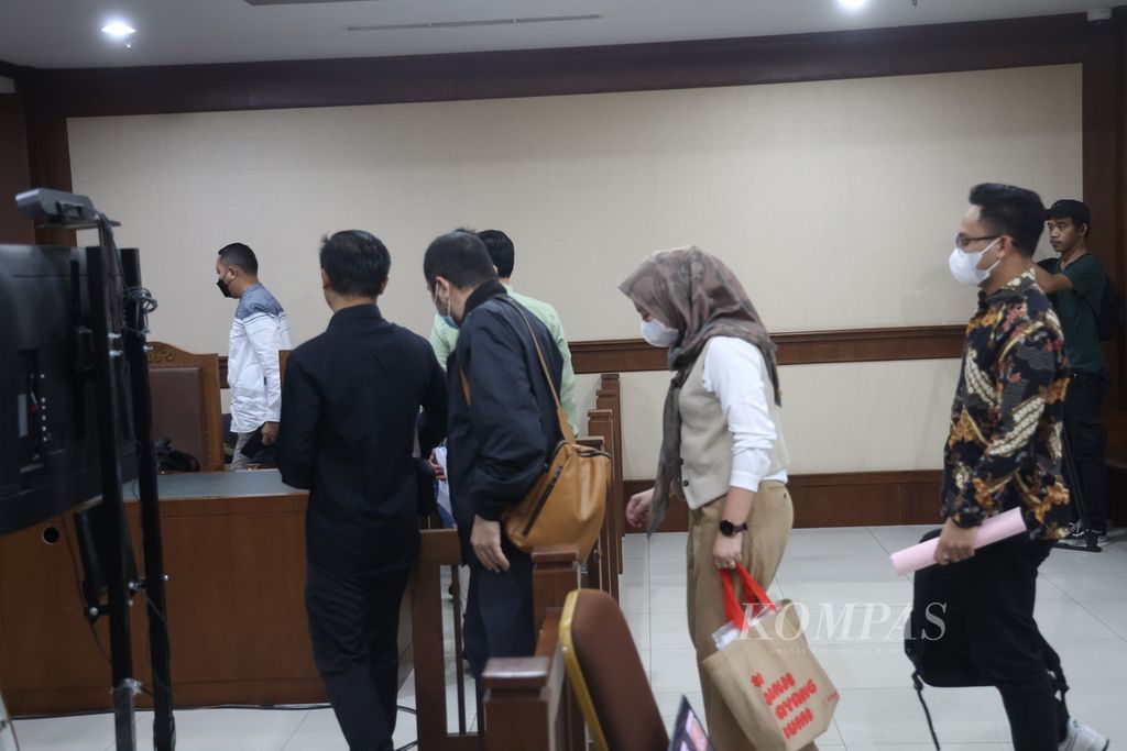 Tujuh bekas anggota Panitia Pemilu Luar Negeri Kuala Lumpur menjalani sidang lanjutan di Pengadilan Negeri Jakarta Pusat, Jakarta, Jumat (15/3/2024). 