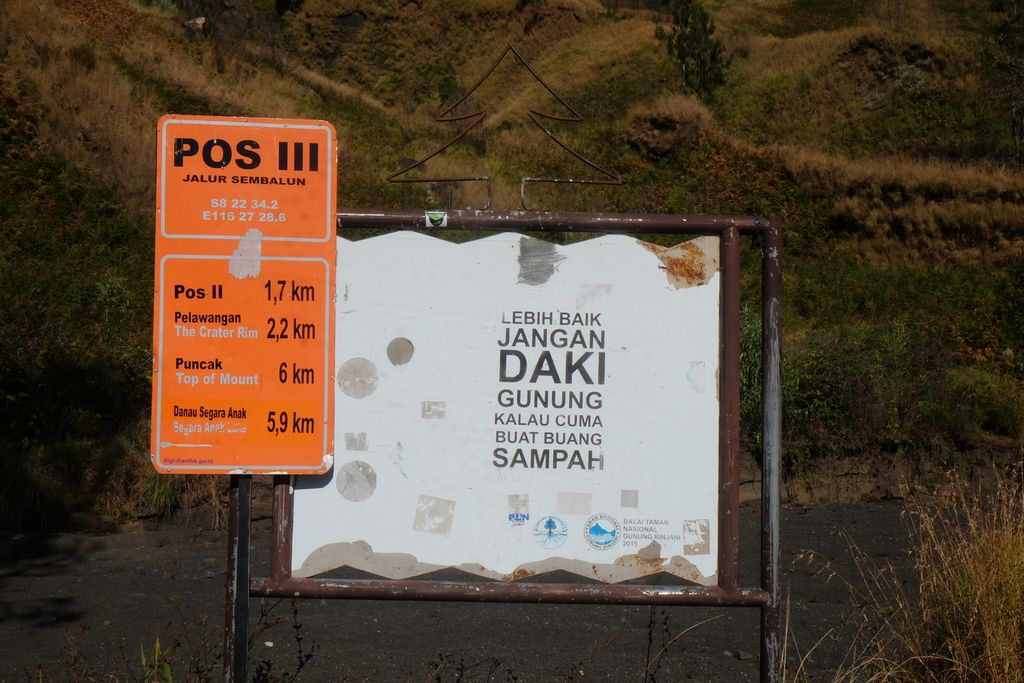 Pesan bagi pendaki di pos III jalur Sembalun, Lombok Timur.