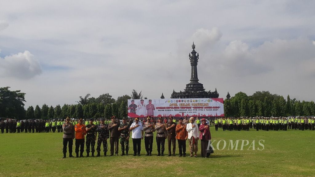 Kepolisian Daerah Bali menggelar Operasi Ketupat Agung 2024 dalam rangka pengamanan hari raya Idul Fitri 1445 Hijriah di Lapangan Puputan Margarana, Niti Mandala Renon, Kota Denpasar, Bali, Rabu (3/4/2024). 