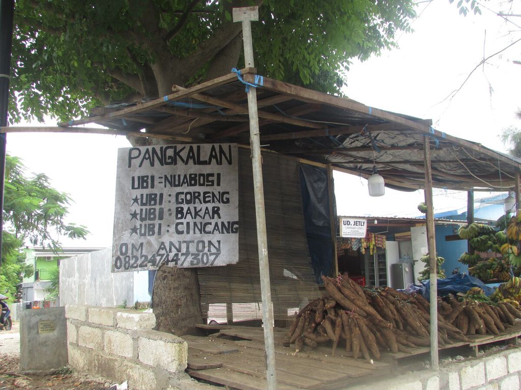 Salah satu pangkalan penjualan singkong nuabosi di Kelurahan Liliba, Kota Kupang, Selasa (29/3/2022).