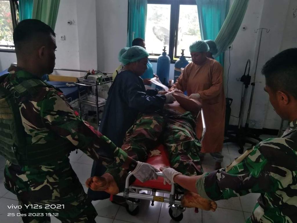 Salah seorang prajurit yang menjadi korban penembakan KKB di Pos Satuan Tugas Yonif 133/Yudha Sakti di Kabupaten Maybrat, Papua Barat Daya, Senin (25/12/2023).