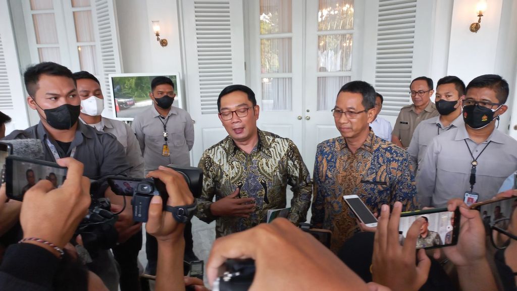 Gubernur Jawa Barat Ridwan Kamil bertemu dengan Penjabat Gubernur DKI Jakarta Heru Budi Hartono, Selasa (20/12/2022), di Balai Kota DKI Jakarta. 
