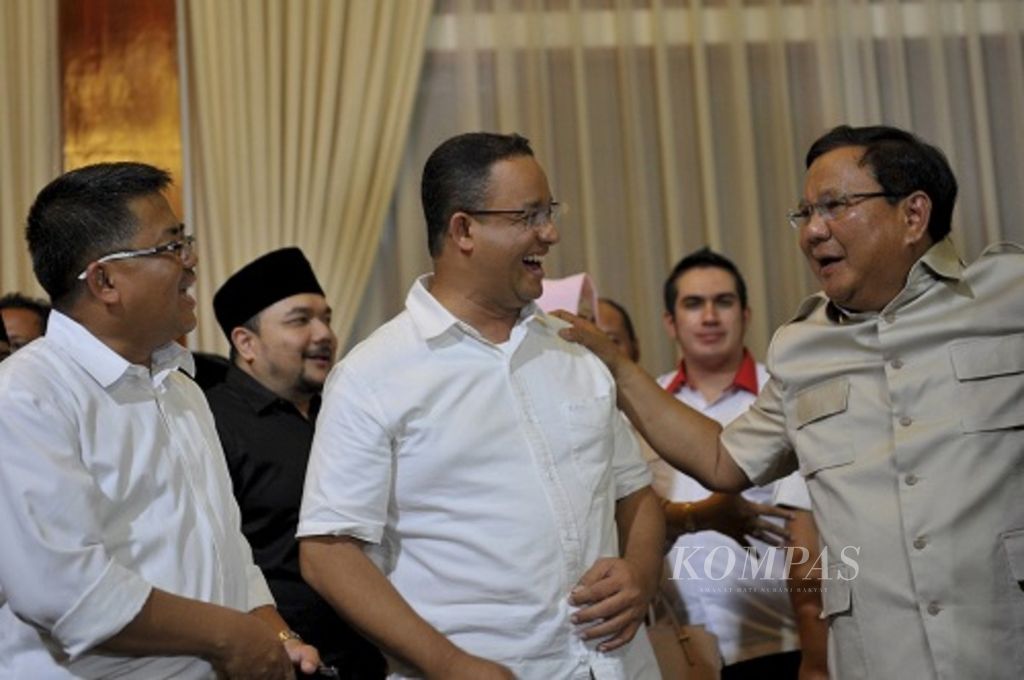 Mantan Presiden PKS Sohibul Iman, Anies Baswedan, dan Ketua Umum Partai Gerindra Prabowo Subianto (kiri ke kanan) di Jakarta, Sabtu (15/4/2017).