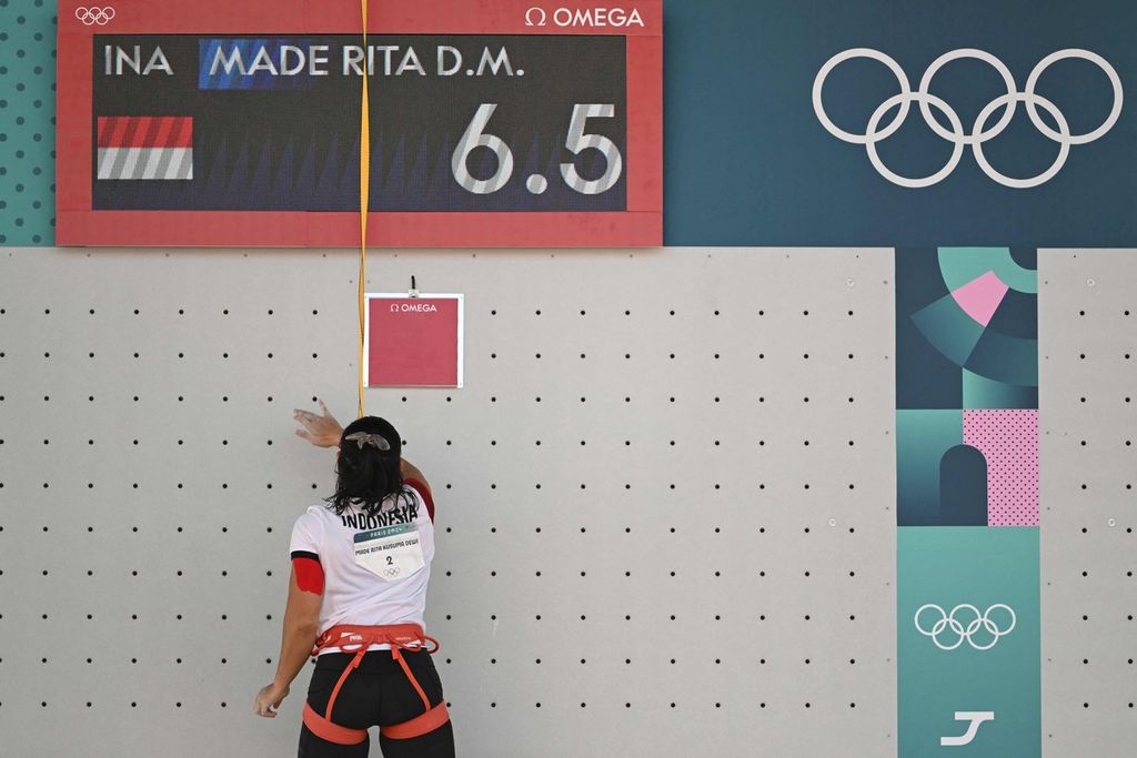 Atlet Indonesia, Desak Made Made Rita Kusuma Dewi, berlomba pada panjat tebing nomor <i>speed </i>putri Olimpiade Paris 2024 i Le Bourget Climbing, Saint-Denis, Perancis, Senin (5/8/2024) malam.