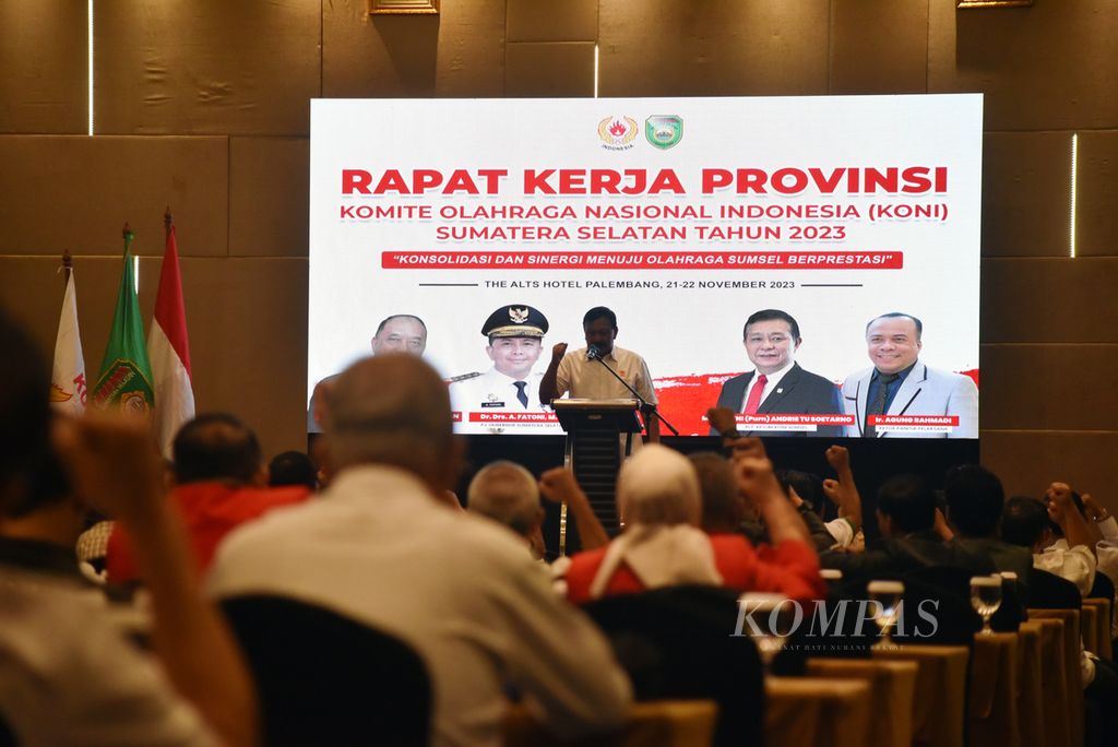 Wakil Ketua I KONI Pusat Suwarno membuka Rapat Kerja KONI Sumsel 2023 di Palembang, Sumsel, Rabu (22/11/2023). 