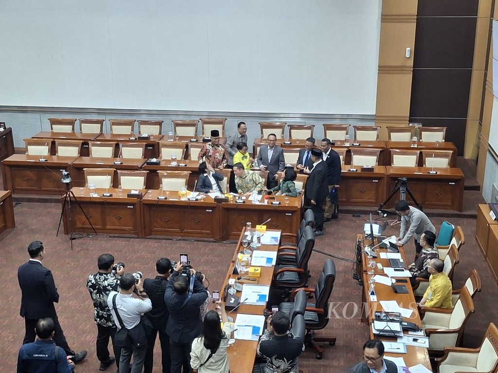 Rapat Komisi I DPR dan Kementerian Luar Negeri RI, Kamis (12/9/2024), di Jakarta.