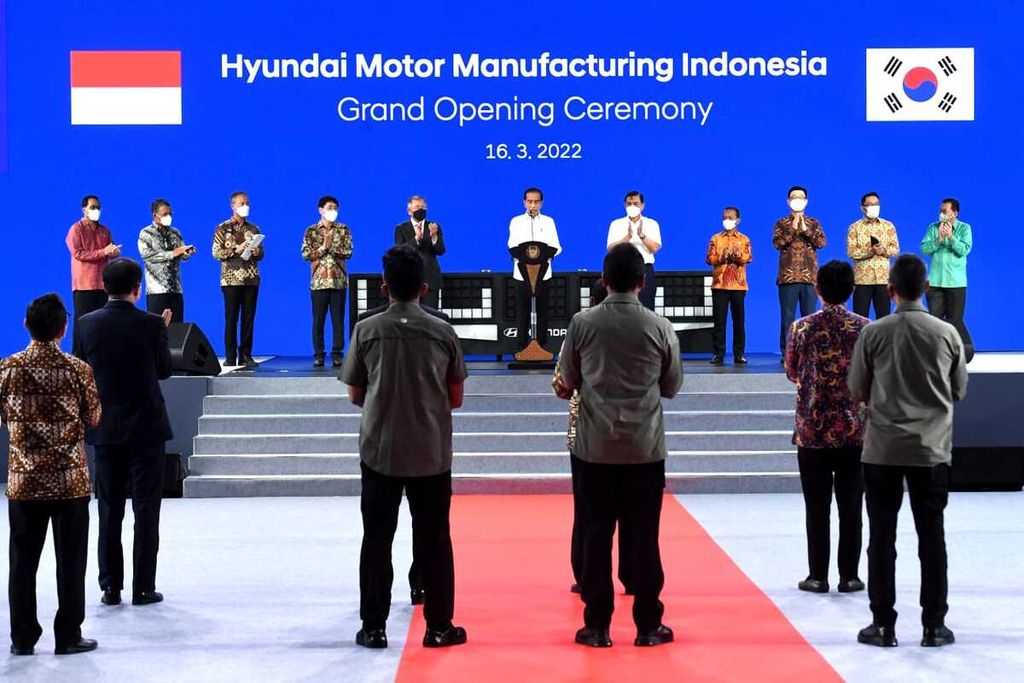 Presiden Joko Widodo pada acara peresmian pabrik PT Hyundai Motor Manufacturing Indonesia dan peluncuran mobil listrik IONIQ 5 di Kabupaten Bekasi, Jawa Barat, Rabu (16/3/2022).
