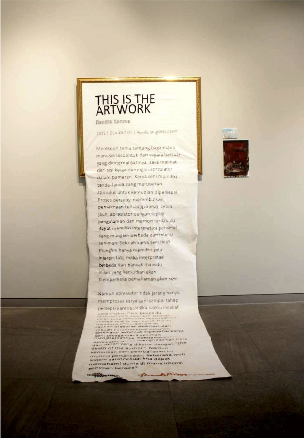 Karya berjudul ”This Is The Artwork” (2022) karya Renitta Karuna Dharani. Media: Jahitan tangan pada kanvas dan kertas A4 pada papan foam. 
