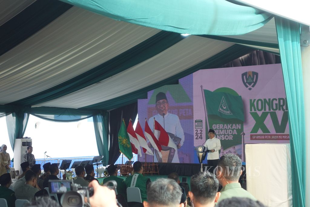 Ketua Umum Pengurus Besar Nahdlatul Ulama Yahya Cholil Staquf memberikan sambutan pada Pembukaan Kongres XVI GP Ansor di Pelabuhan Tanjung Priok, Jakarta, Jumat (2/2/2024).