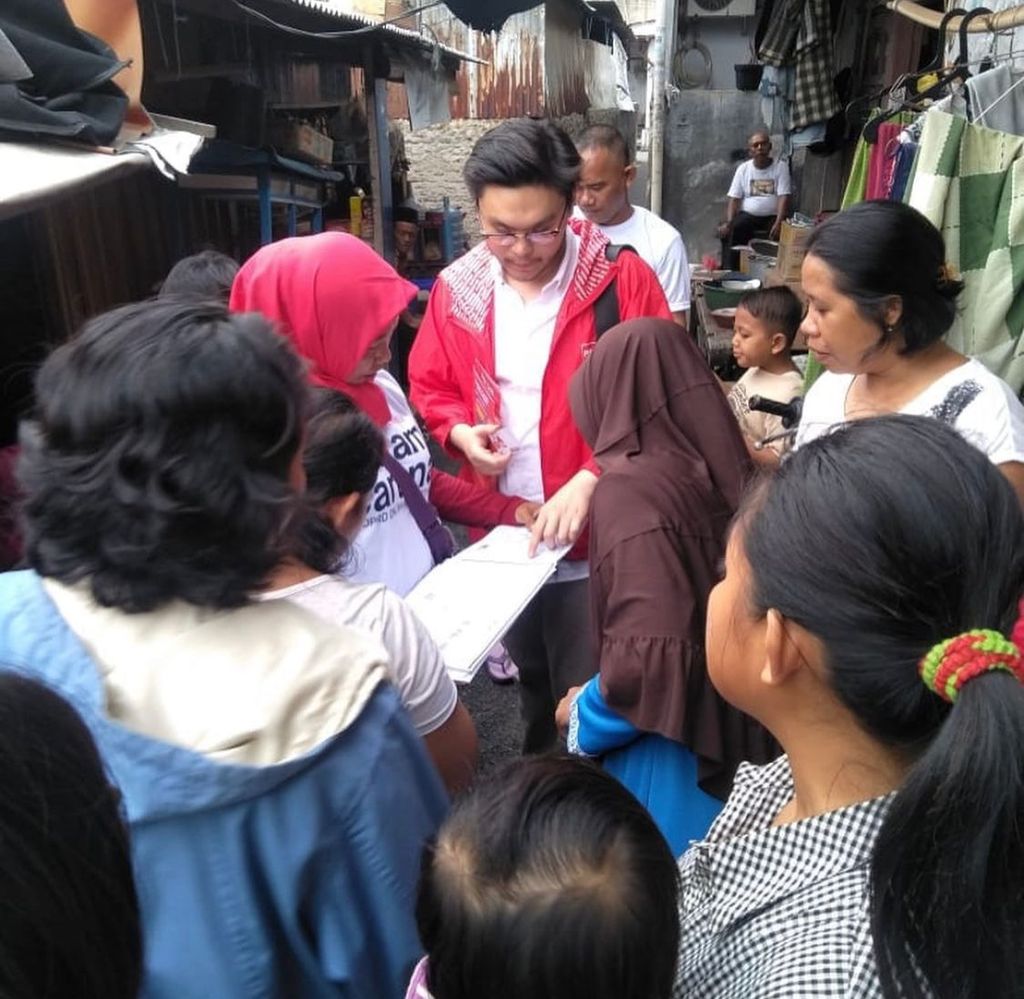 William Aditya Sarana mengunjungi salah satu dapilnya di Jakarta Barat sekitar awal Januari 2019.