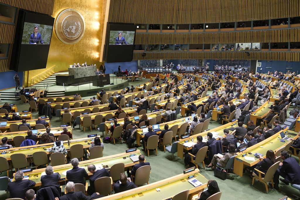 Menteri Luar Negeri Ukraina Dmytro Kuleba berpidato pada sesi khusus ke-11 Dewan Keamanan PBB di aula Majelis Umum PBB di New York, Amerika Serikat, Rabu (22/2/2023). 