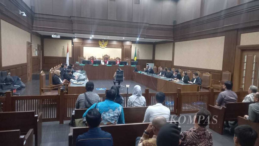 Suasana sidang pembacanaan dakwaan Sekretaris nonaktif Mahkamah Agung Hasbi Hasan di Pengadilan Tindak Pidana Korupsi Jakarta, Selasa (5/12/2023). 