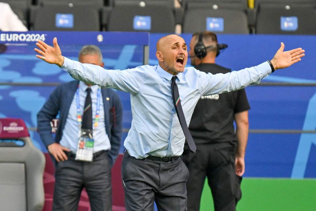 Ekspresi Pelatih Luciano Spalletti saat memimpin Italia berlaga di Piala Eropa 2024, Sabtu (29/6/2024). Italia akan bertemu Perancis di Parc des Princes, Paris, Sabtu (7/9/2024) dini hari WIB.