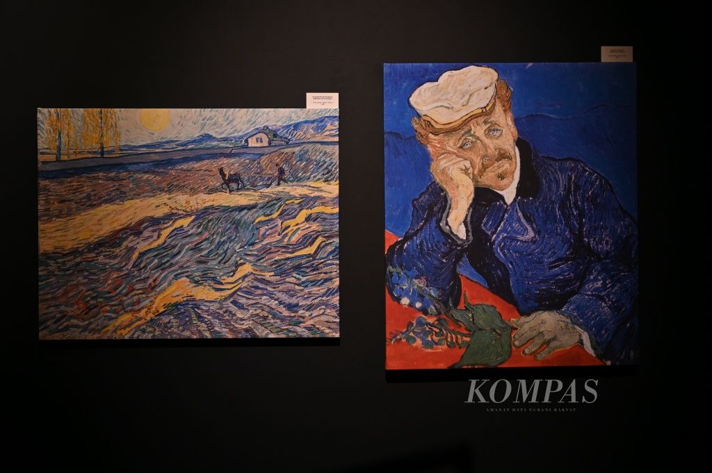 Lukisan yang dipamerkan dalam Van Gogh – The Immersive Experience di London, Inggris, Jumat (1/4/2022). Melalui pameran tiga dimensi ini, pengunjung diajak mengenal sisi lain sang pelukis sekaligus menari bersama imajinasi Van Gogh.