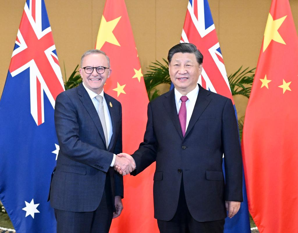 Presiden China Xi Jinping dan Perdana Menteri Australia Anthony Albanese bertemu di sela-sela Konferensi Tingkat Tinggi G20 di Bali pada November 2022. Albanese melawat tiga hari ke China mulai Sabtu (4/11/2023).