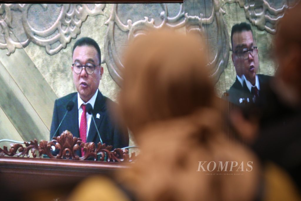 Wakil Ketua DPR Sufmi Dasco Ahmad berpidato saat Rapat Paripurna DPR di Kompleks Parlemen, Senayan, Jakarta, Selasa (17/5/2022). 