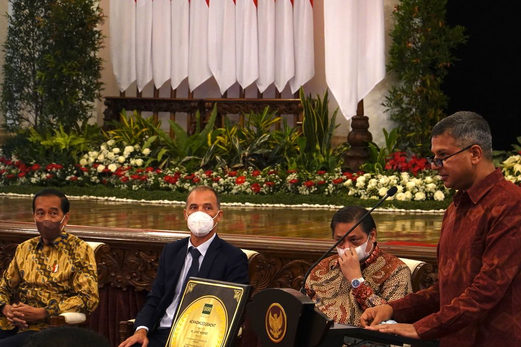 Representasi FAO untuk Indonesia dan Timor Leste, Rajendra Aryal, ketika memberikan sambutan pada acara penyerahan penghargaan dari Institut Penelitian Padi Internasional (IRRI) kepada Pemerintah Republik Indonesia yang digelar di Istana Negara Jakarta, pada Minggu (12/8/2022)