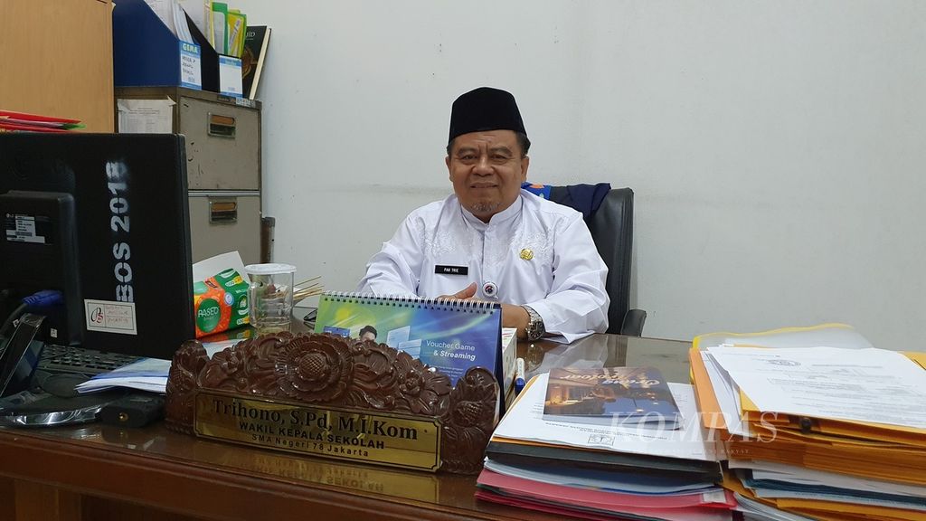 Wakil Kepala SMA Negeri 78 Jakarta Trihono saat ditemui di ruang kerjanya, Jumat (19/7/2024).