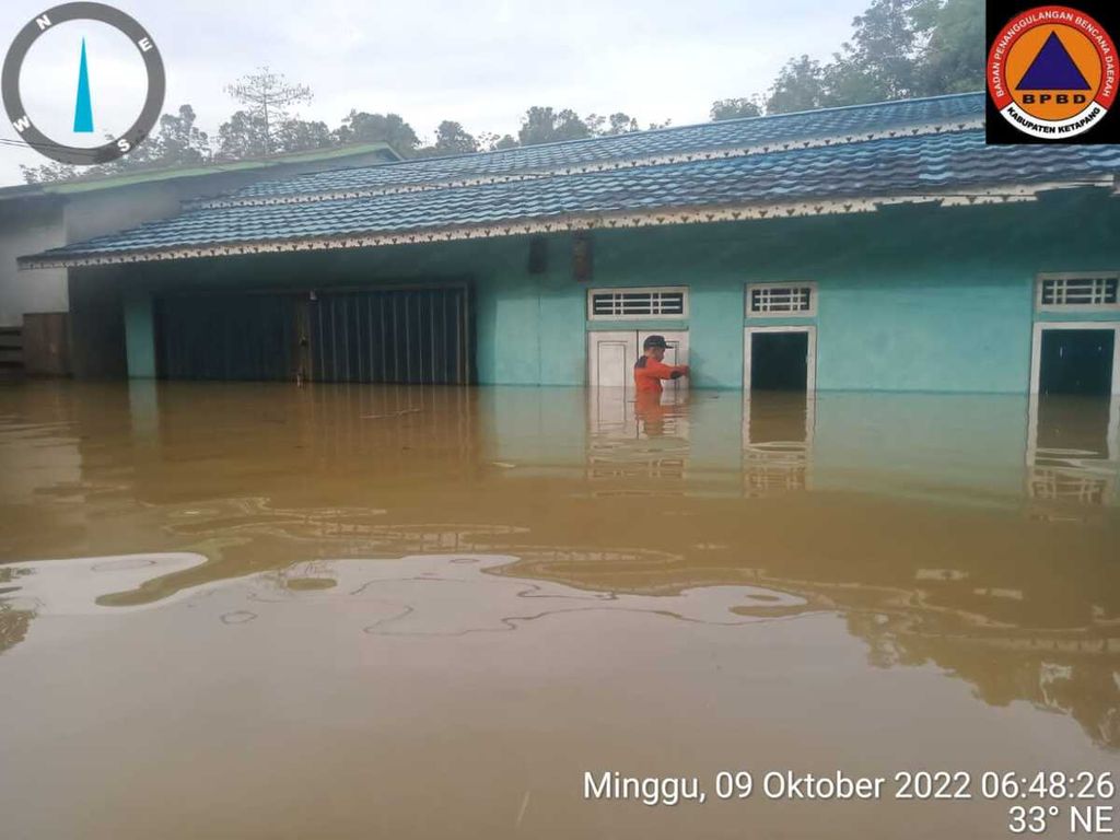 Banjir di Kecamatan Jelai Hulu, Kabupaten Ketapang, Kalimantan Barat, Minggu (9/10/2022).