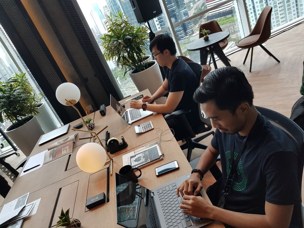 Co-working space Green House, di Multivision Tower, Jakarta. Tempat ini menyediakan ruang kerja untuk pelaku usaha rintisan.