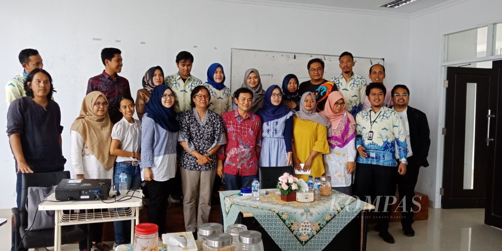 Para ilmuwan diaspora Indonesia berfoto bersama dosen Institut Teknologi Sumatera. Kolaborasi dengan ilmuwan diaspora Indonesia yang tersebar di berbagai perguruan tinggi di luar negeri juga didorong unttk meningkatkan kolaborasi riset dan publikasi ilmiah internasional.