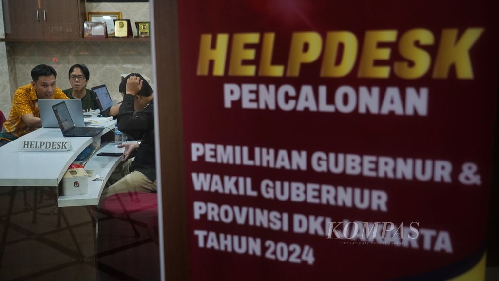 Suasana ruang konsultasi pendaftaran calon gubernur calon perseorangan di Komisi Pemilihan Umum Provinsi DKI Jakarta, Jakarta, pada hari terakhir pendaftaran calon gubernur jalur perseorangan pada Pemilihan Gubernur DKI 2024, Minggu (12/5/2024).