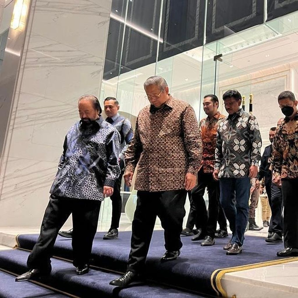 Ketua Majelis Tinggi Partai Demokrat Susilo Bambang Yudhoyono seusai pertemuan dengan Ketua Umum Partai Nasdem di Nasdem Tower, Jakarta, Minggu (5/6/2022) malam.