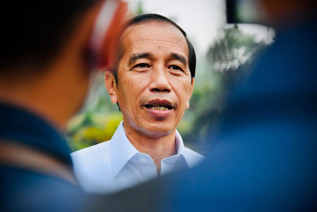 Presiden Joko Widodo dalam keterangan pers seusai meninjau Kawasan Candi Borobudur di Kabupaten Magelang, Provinsi Jawa Tengah, Rabu (30/3/2022).