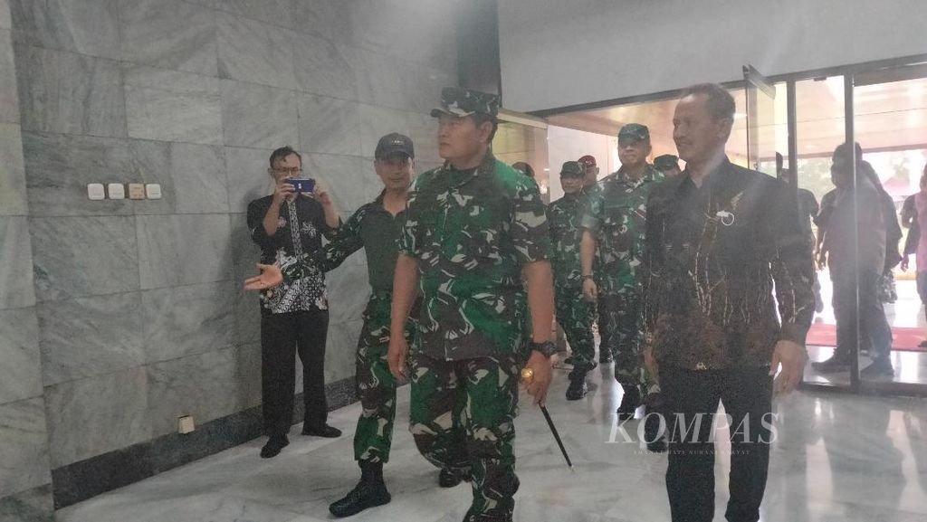 Kunjungan Panglima TNI Laksamana Yudo Margono (depan, tengah) ke kantor Pemerintah Kota Magelang, Jawa Tengah, Minggu (29/1/2023).
