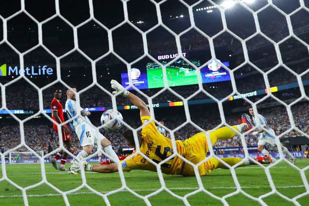 Argentina captain Lionel Messi scored a goal against Canada in the Copa America 2024 semi-final in New Jersey, the United States, Wednesday (10/7/2024) morning WIB.