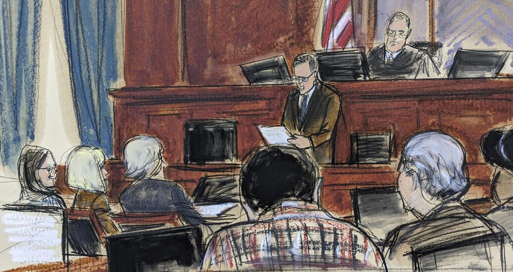 Dalam gambar sketsa ini, E Jean Carroll (kedua dari kiri) mendengar saat petugas pengadilan, Andrew Mohan (tengah), membacakan hasil putusan persidangan kasus pelecehan seksual dengan terdakwa mantan Presiden AS Donald Trump di Pengadilan Federal Manhattan, New York, AS, Selasa (9/5/2023). 