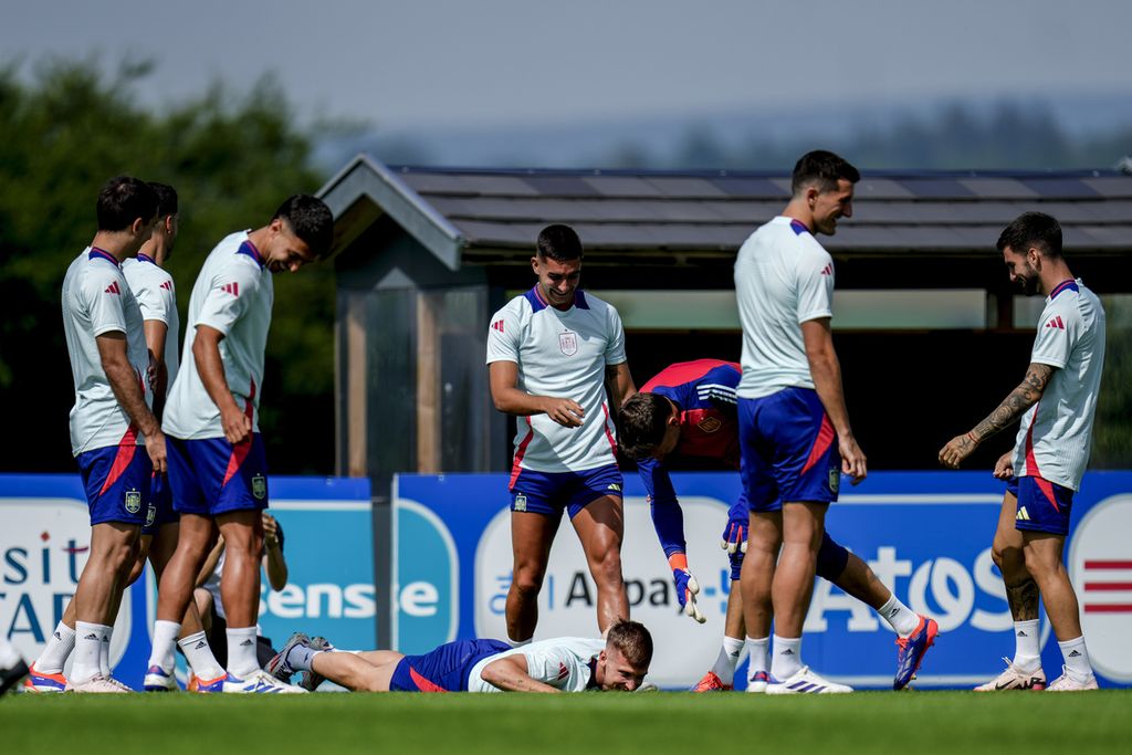 Para pemain Spanyol menjalani sesi latihan di Donaueschingen, Jerman, Sabtu (29/6/2024). Spanyol dan Georgia akan berjumpa dalam pertandingan babak 16 besar di Stadion RheinEnergie, Koeln, Senin (1/7/2024) pukul 02.00 WIB.