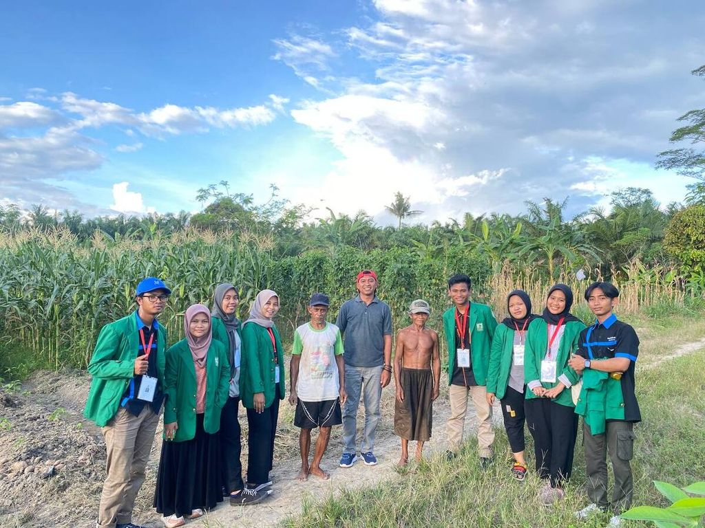 Mahasiswa MBKM Universitas Andalas di Kalimantan Tengah melaksanakan survei rutin ke beberapa kelompok tani Karang Tunggal, Kalimantan Tengah, Selasa (20/9/2022).