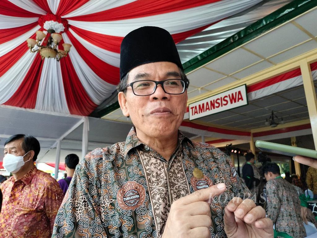 Sekretaris Jenderal Majelis Luhur Persatuan Taman Siswa Saur Panjaitan saat ditemui dalam acara puncak peringatan satu abad Perguruan Tamansiswa, Minggu (3/7/2022), di Pendopo Agung Tamansiswa, Yogyakarta.