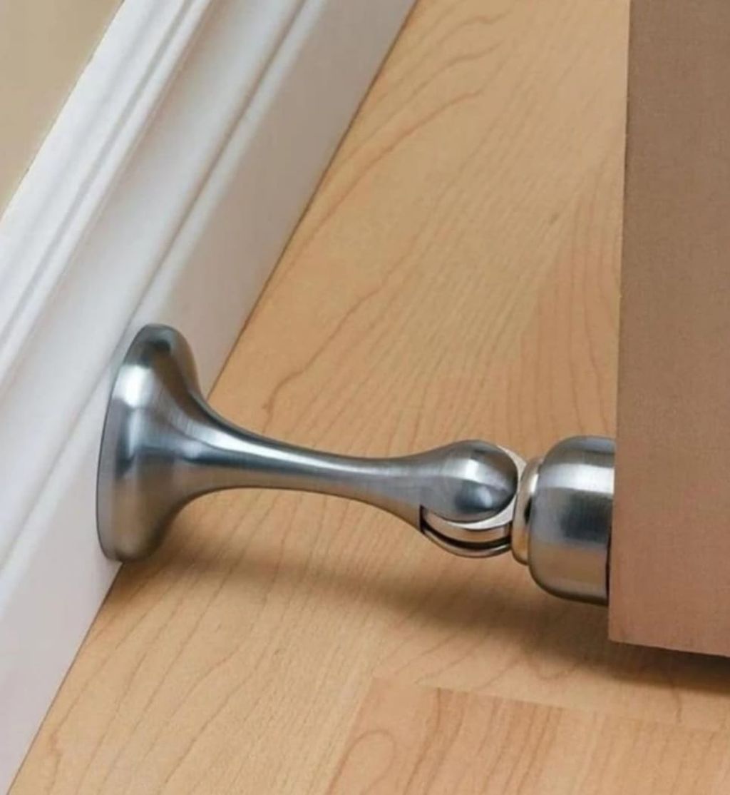 <i>Doorstop</i> atau pengganjal pintu secara salah kaprah dipakai untuk istilah <i>wawancara cegat</i>.