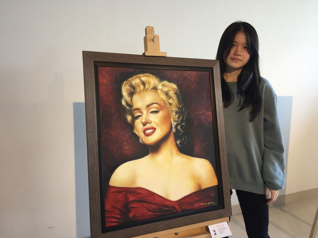 Lukisan karya Katrina Agatha berjudul Autobiografi Marilyn Monroe yang turut berpartisipasi dalam pameran lukisan First Jump di Galeri Faber-Castell, Surabaya, Jawa Timur, 14-28 Mei 2022. Pameran diikuti oleh 40 peserta kelas menggambar ZumenArt berusia 3-16 tahun.