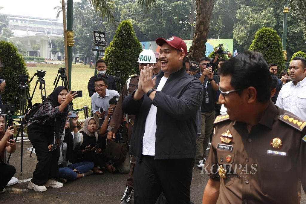 Menteri Pemuda dan Olahraga Dito Ariotedjo tiba di gedung Kejaksaan Agung, Jakarta, Senin (3/7/2023). Dito akan dimintai keterangan terkait dengan kasus dugaan korupsi pembangunan menara <i>base transceiver station</i> (BTS) 4G Bakti Kementerian Komunikasi dan Informatika. 