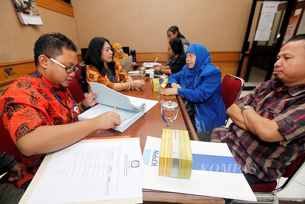 Partai politik peserta Pemilu 2014, Jumat (27/12/2014), mendatangi Kantor Komisi Pemilihan Umum di Jakarta, untuk menyerahkan laporan sumbangan dana kampanye.