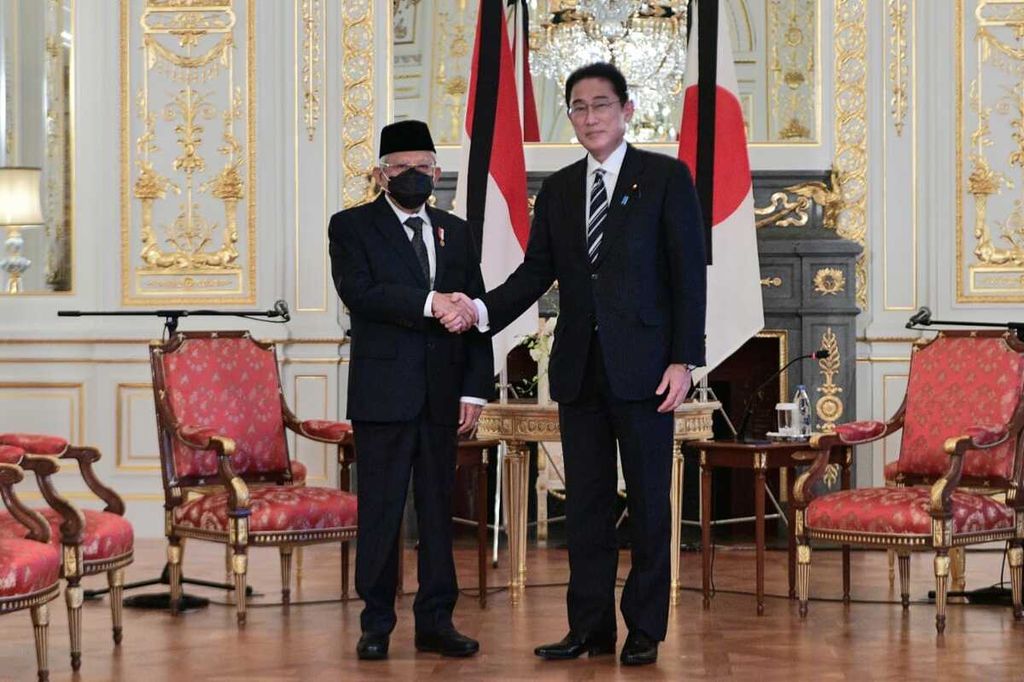 Di sela-sela kunjungannya ke Jepang untuk menghadiri upacara pemakaman kenegaraan mantan Perdana Menteri Jepang Shinzo Abe, Wakil Presiden Ma’ruf Amin melakukan kunjungan kehormatan kepada Perdana Menteri Jepang Fumio Kishida di Istana Akasaka, Tokyo, Jepang, Senin (26/9/2022).