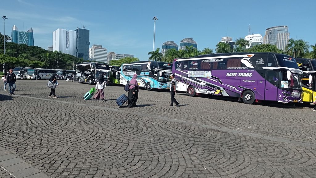 Sebanyak 24.164 pemudik gratis akan meninggalkan Jakarta pada Lebaran 2023. Keberangkatan awal dari Monumen Nasional, Jakarta Pusat, Senin (17/4/2023).