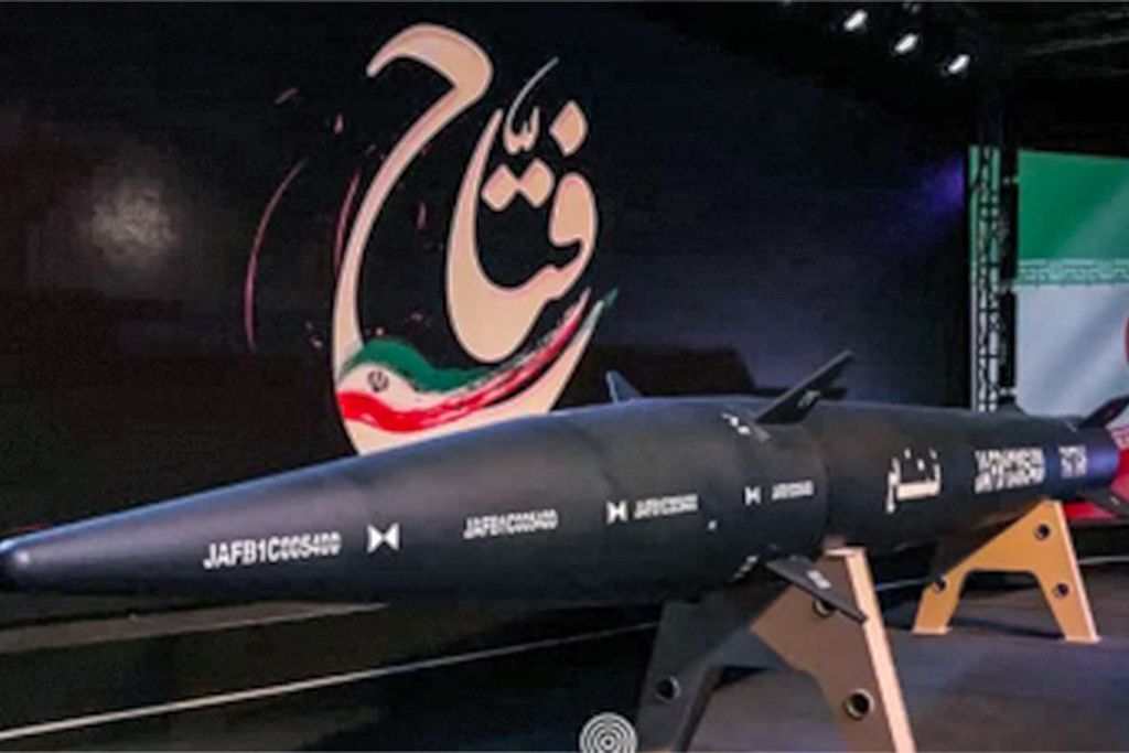 Foto dari situs resmi Korps Garda Revolusi Iran (IRGC) pada 6 Juni 2023 menunjukkan rudal hipersonik Fattah, di Teheran, Iran. 