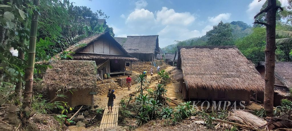 Salah satu kampung tempat bermukim masyarakat Baduy luar di Desa Kanekes, Kabupaten Lebak, Banten. Sabtu (30/9/2023).