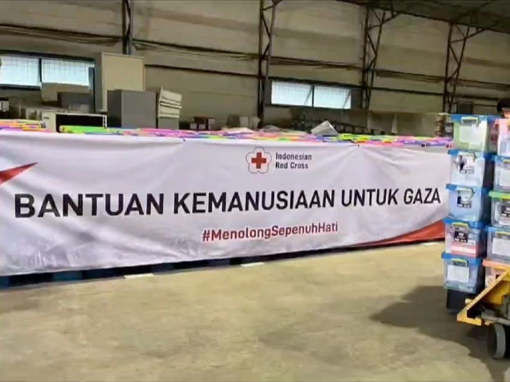 Bantuan Palang Merah Indonesia atau PMI untuk masyarakat di Gaza, Palestina.