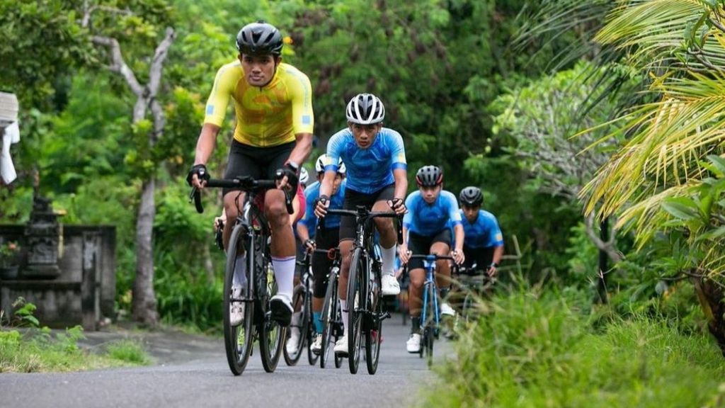 Para pesepeda mengikuti Bike to Care 2022 Bali pada 2022.