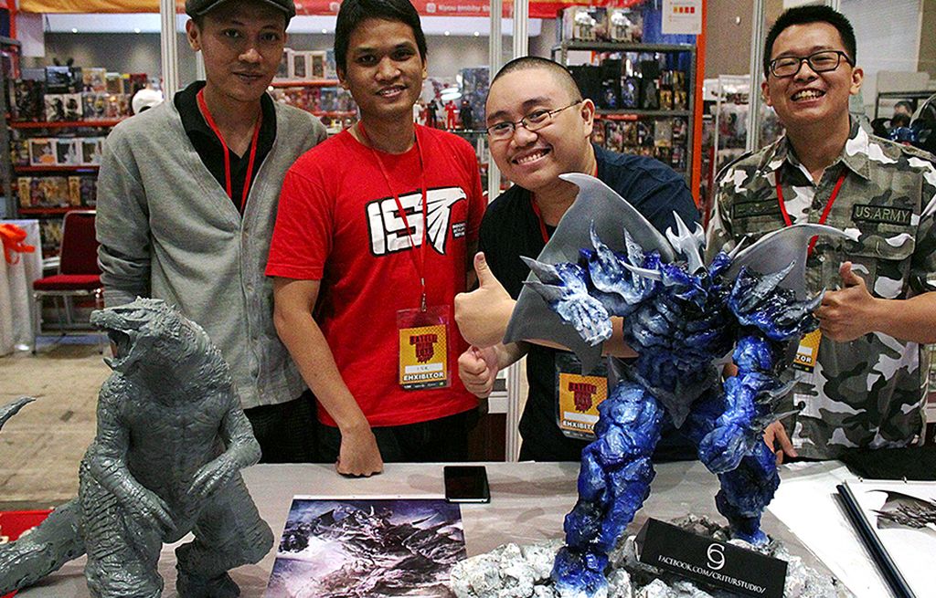 Anggota ISR  memperlihatkan hasil karyanya di Battle of The Toys 2017, Jakarta, akhir Agustus lalu.
