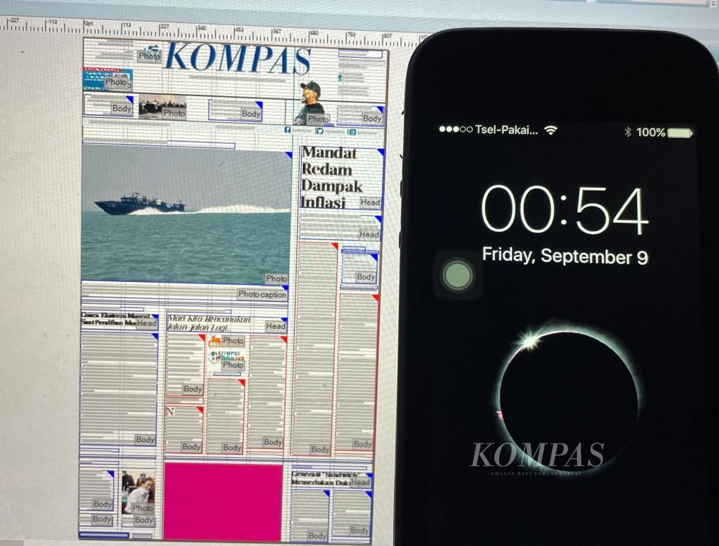 Pukul 00.54 saat foto utama halaman 1 koran<i> Kompas</i> masih berupa foto pencarian korban kecelakaan pesawat latih Bonanza milik TNI AL.